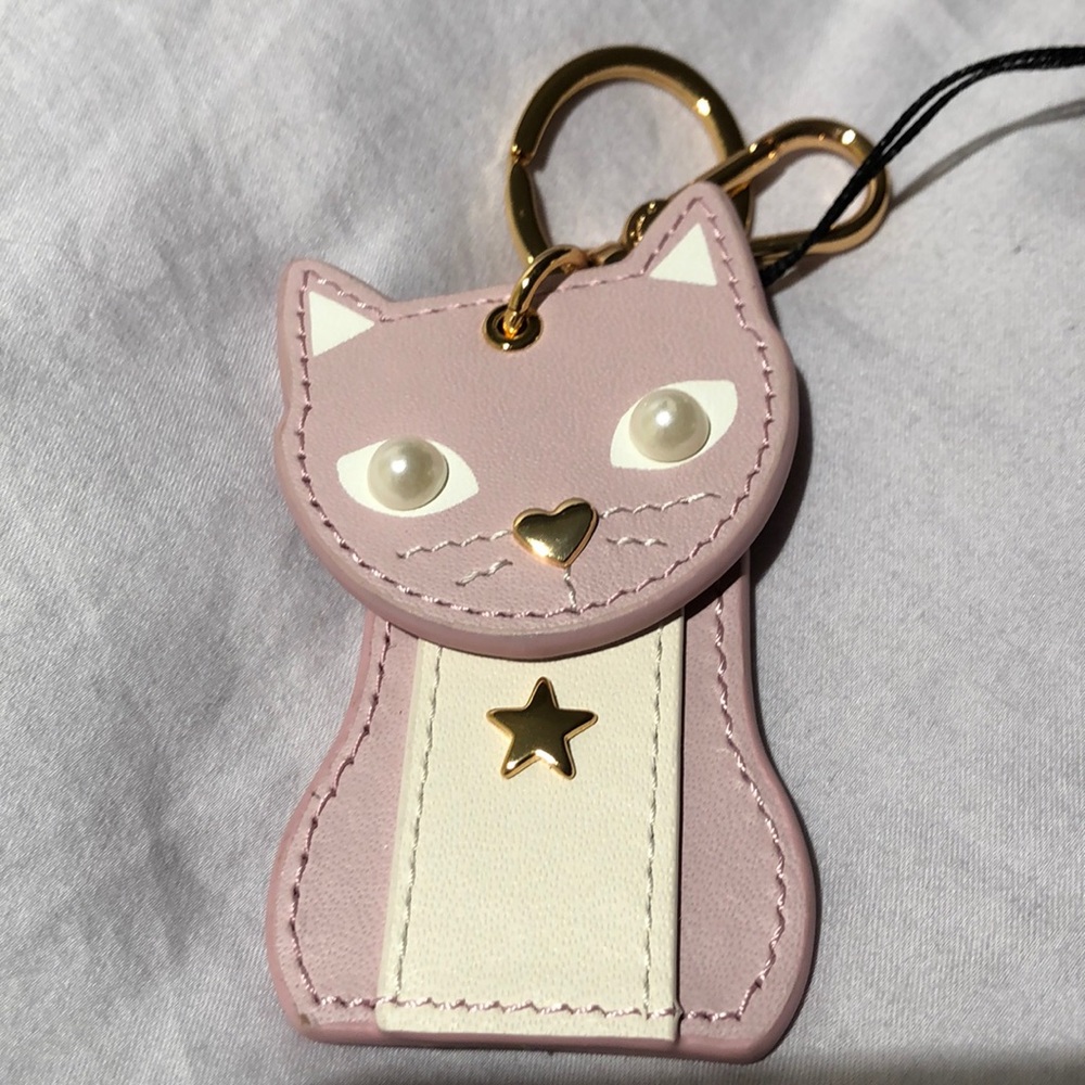 NIB‼️CAT KEYCHAIN, leather, faux pearl & g…